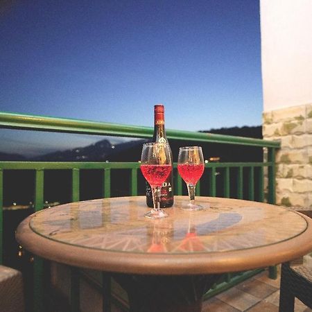 Hotel Kasauli View Cafe Restaurant Open Terrace Mountain View エクステリア 写真