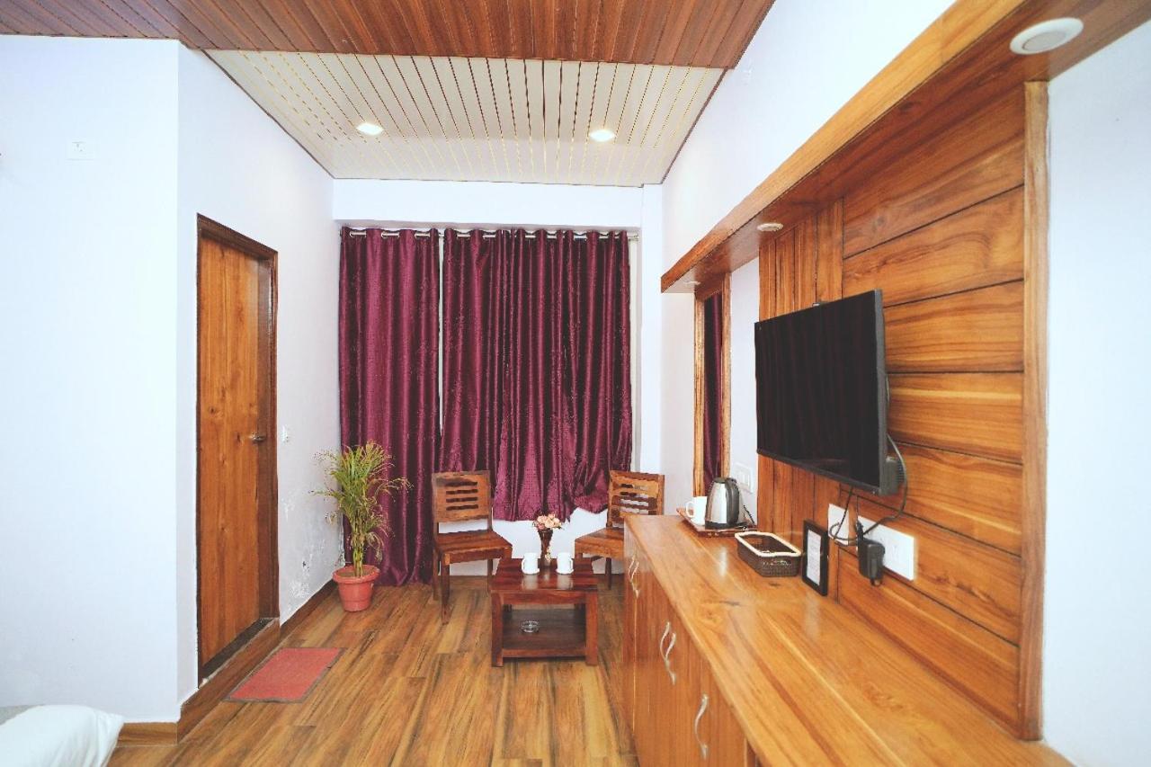 Hotel Kasauli View Cafe Restaurant Open Terrace Mountain View エクステリア 写真
