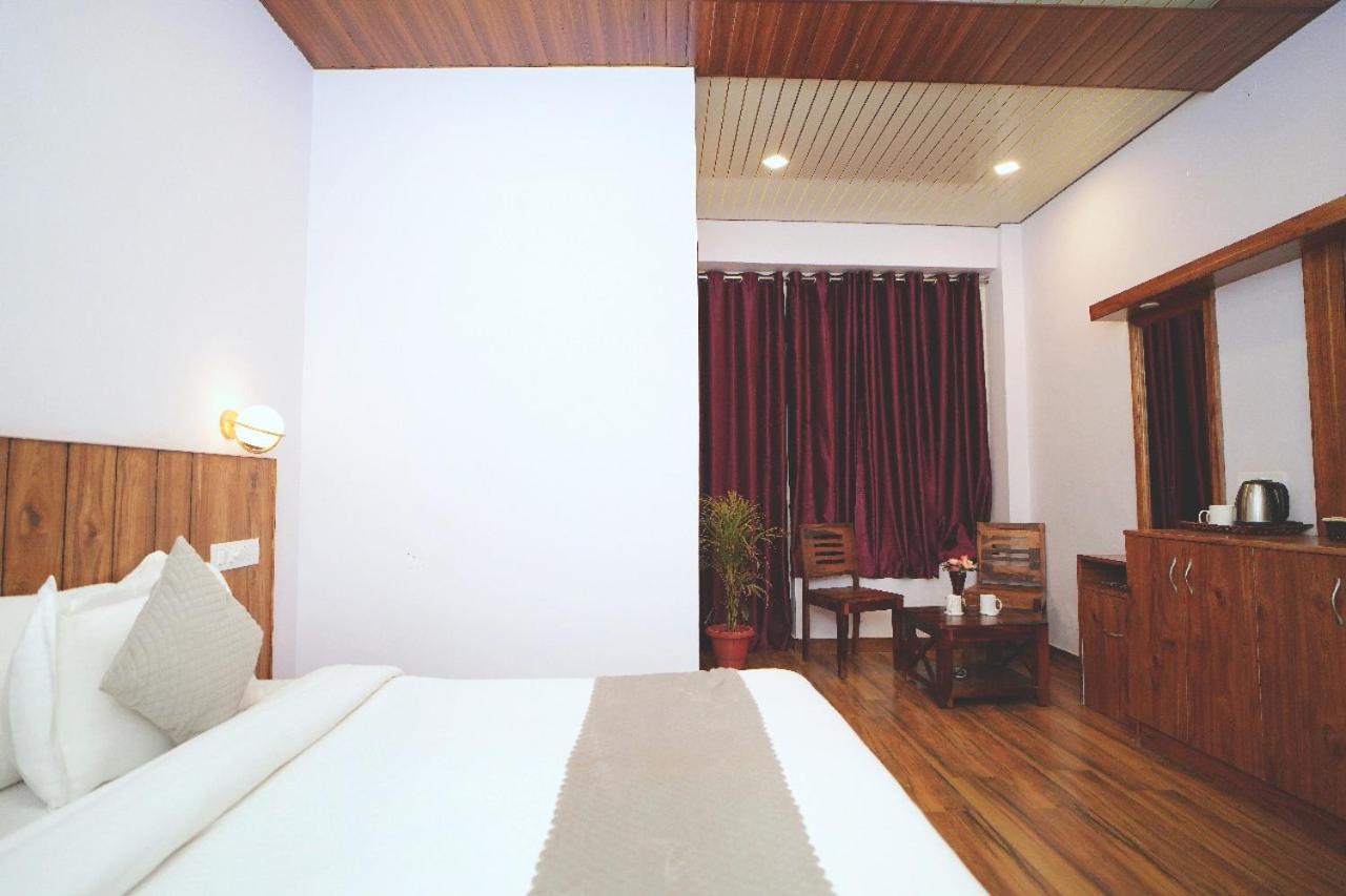 Hotel Kasauli View Cafe Restaurant Open Terrace Mountain View エクステリア 写真