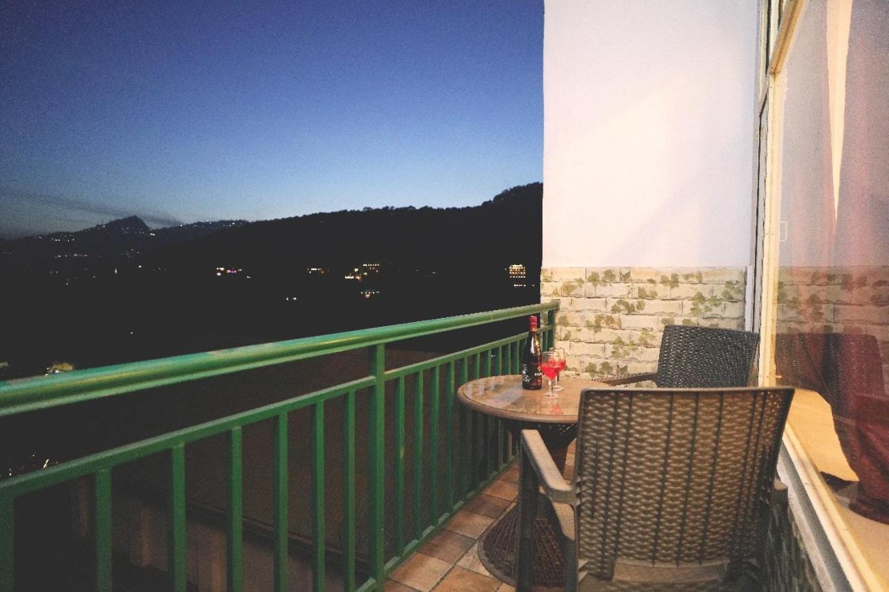 Hotel Kasauli View Cafe Restaurant Open Terrace Mountain View エクステリア 写真