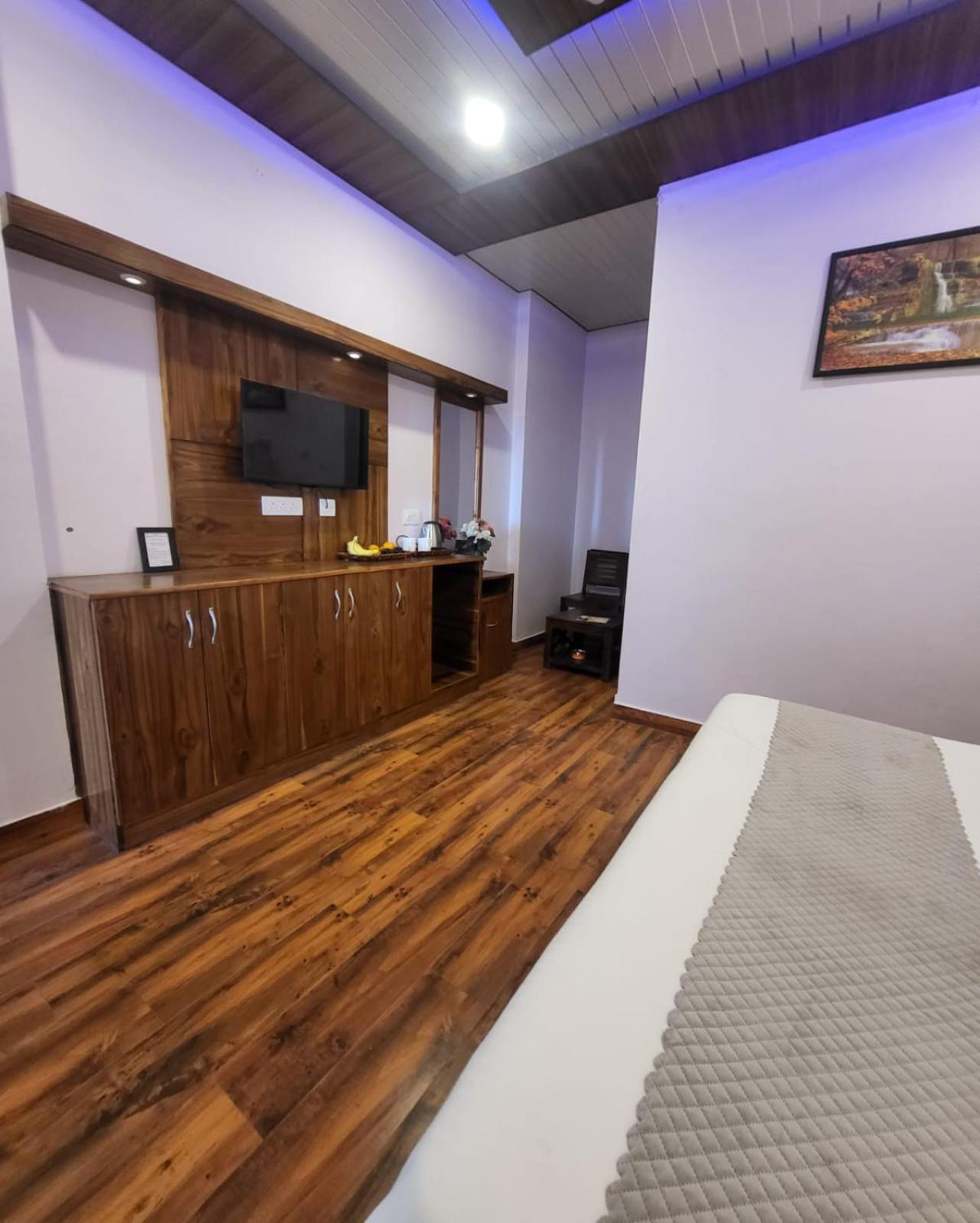 Hotel Kasauli View Cafe Restaurant Open Terrace Mountain View エクステリア 写真